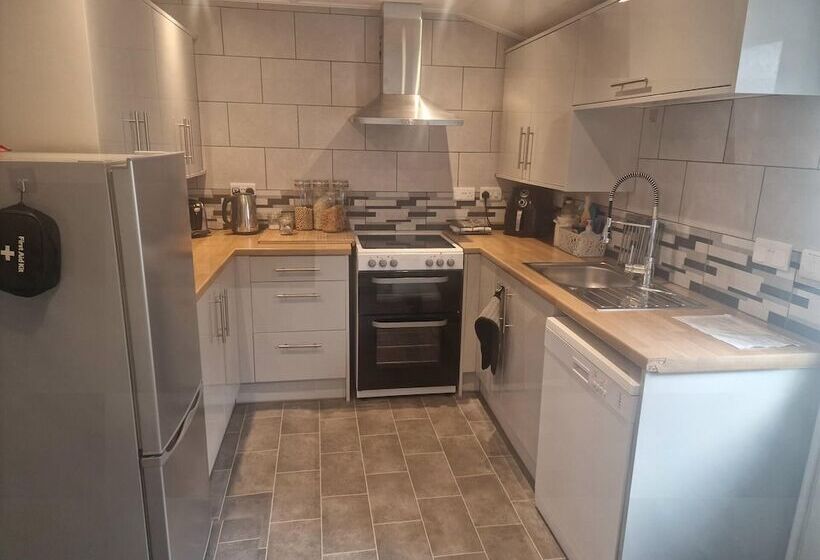 إقامة 3br Sleeps6 Petsok Off Road Parking Garden