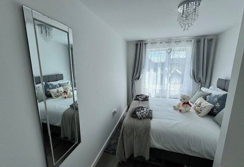 住所  Modern 3 Bed Hideaway Near Westgate With Parking