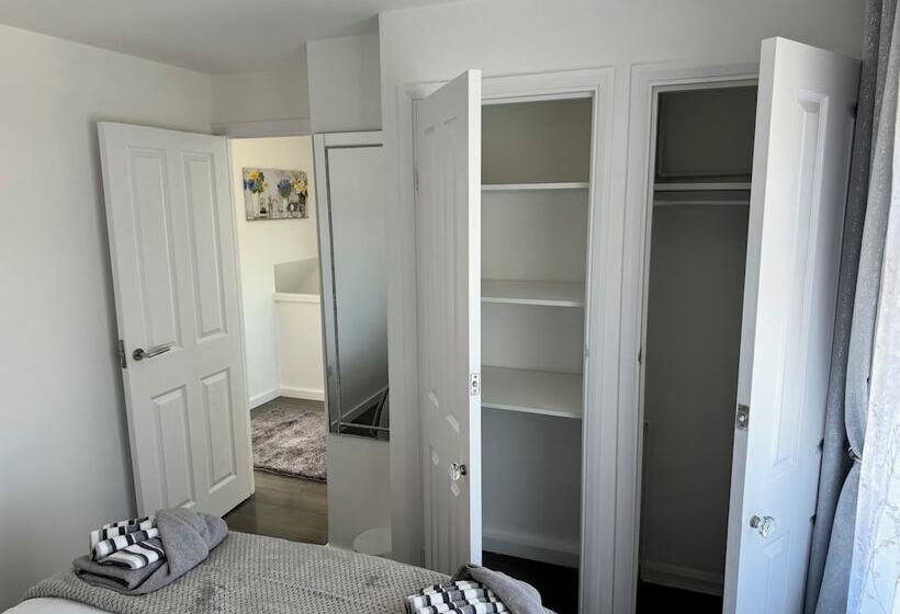 住所  Modern 3 Bed Hideaway Near Westgate With Parking