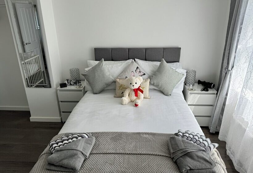 住所  Modern 3 Bed Hideaway Near Westgate With Parking