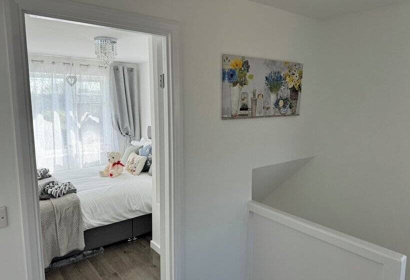 住所  Modern 3 Bed Hideaway Near Westgate With Parking