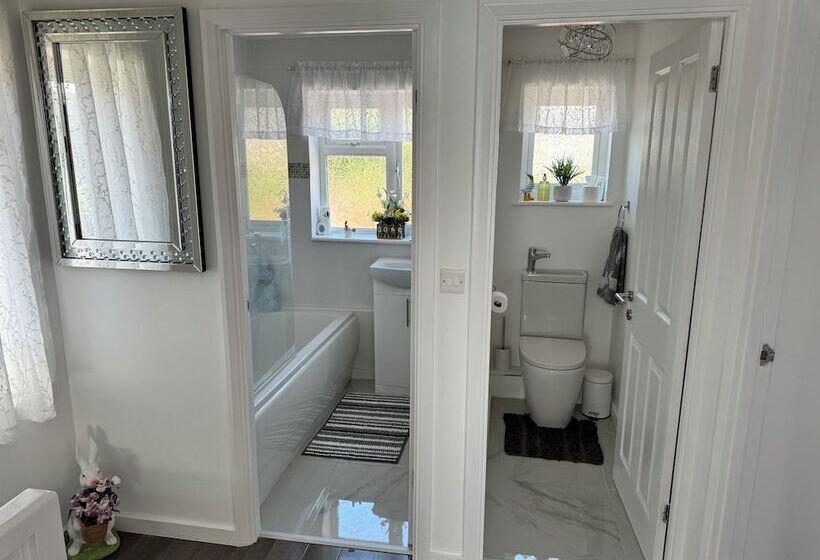 住所  Modern 3 Bed Hideaway Near Westgate With Parking