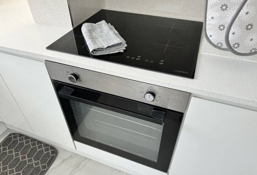 住所  Modern 3 Bed Hideaway Near Westgate With Parking