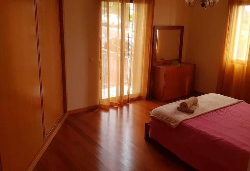 Резиденция Remarkable 3 Bed House In Machico