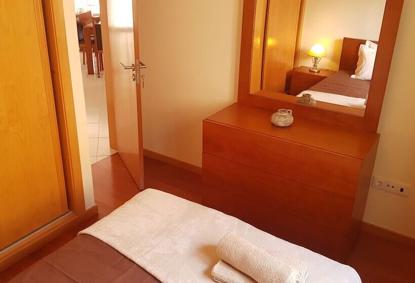 Резиденция Remarkable 3 Bed House In Machico