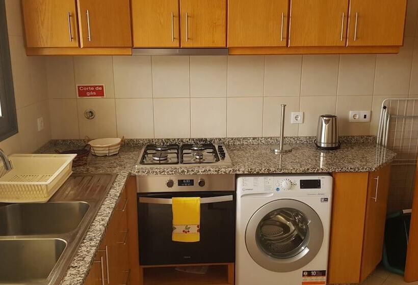 Резиденция Remarkable 3 Bed House In Machico