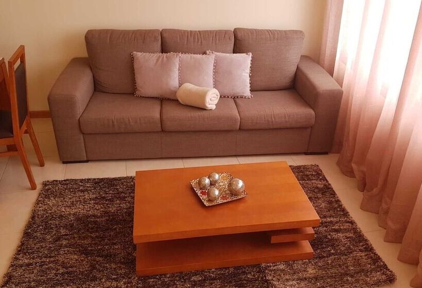 Резиденция Remarkable 3 Bed House In Machico