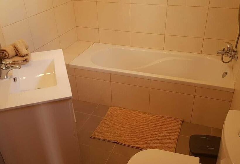 Резиденция Remarkable 3 Bed House In Machico