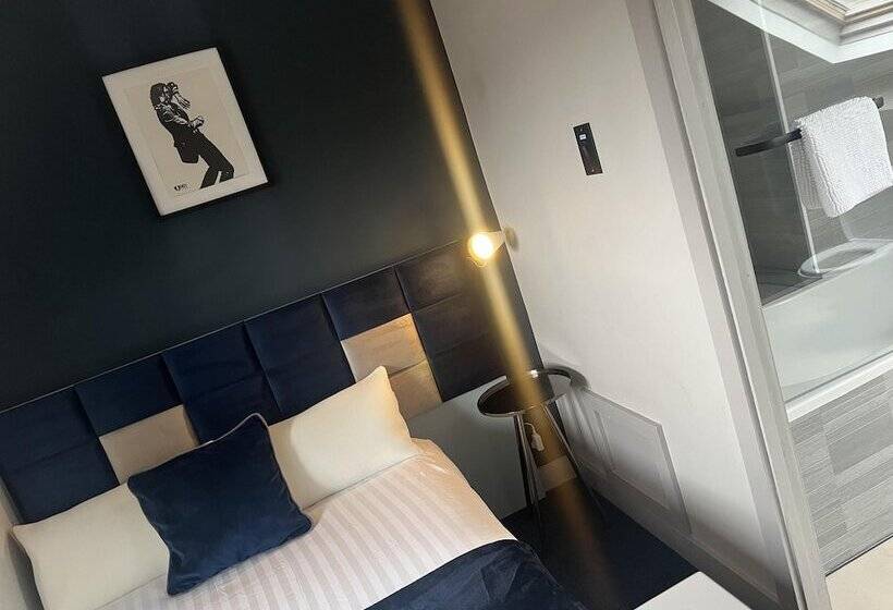 住所  Sleeps Up To 8, A 4 Bed House All With En Suites