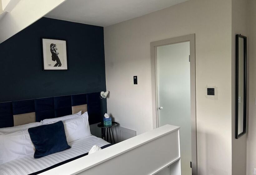 住所  Sleeps Up To 8, A 4 Bed House All With En Suites