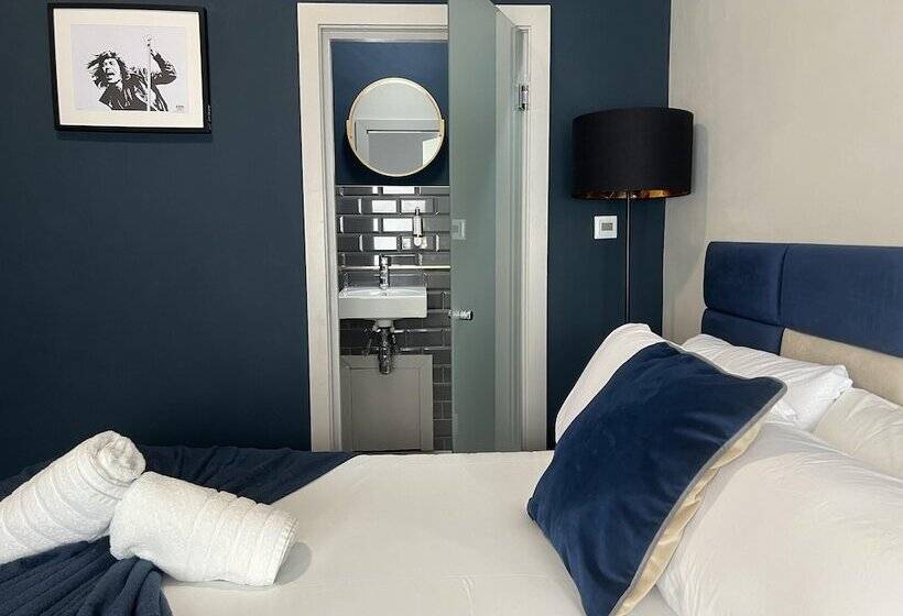 住所  Sleeps Up To 8, A 4 Bed House All With En Suites