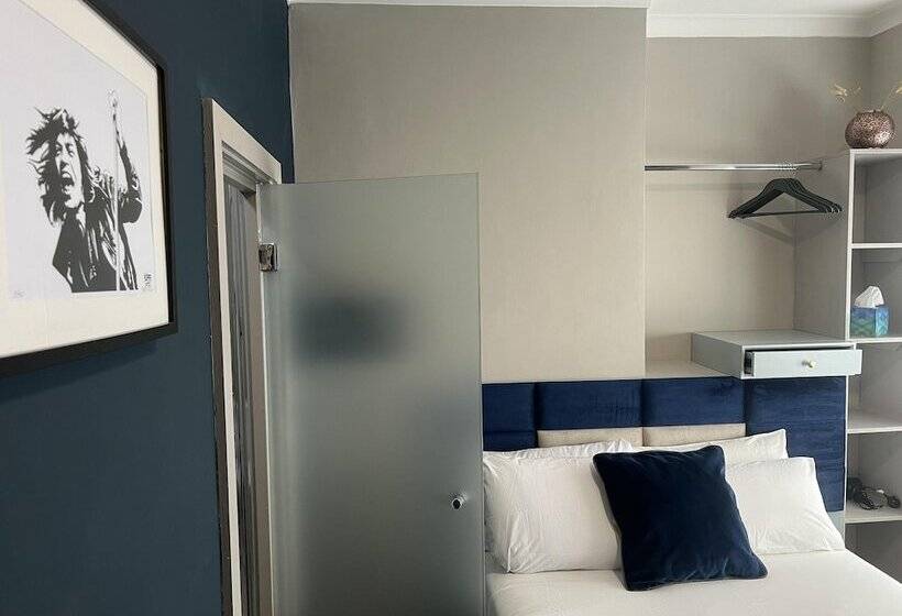 住所  Sleeps Up To 8, A 4 Bed House All With En Suites