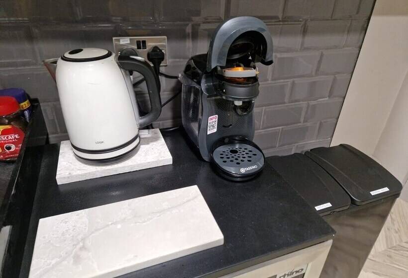 住所  Sleeps Up To 8, A 4 Bed House All With En Suites