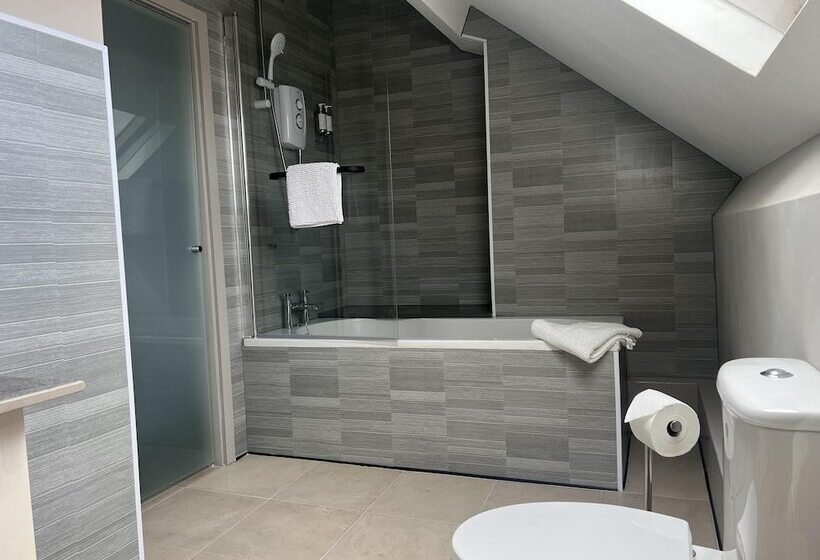 住所  Sleeps Up To 8, A 4 Bed House All With En Suites