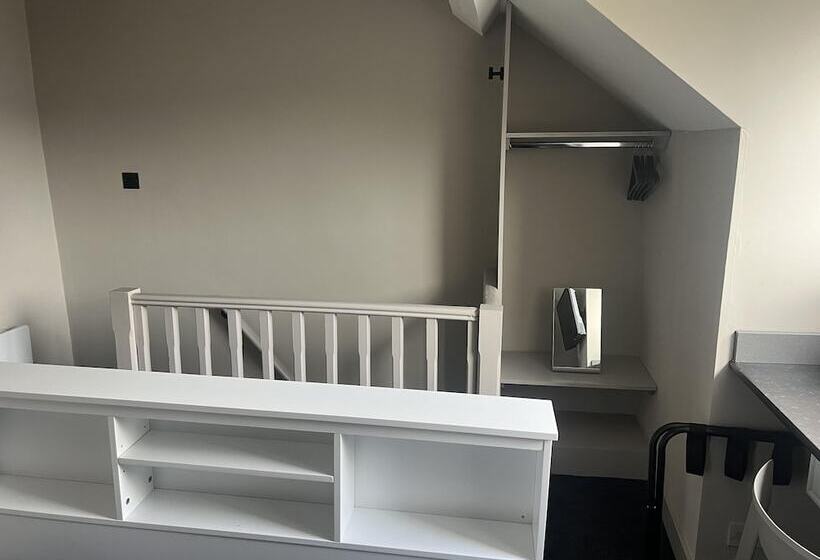 住所  Sleeps Up To 8, A 4 Bed House All With En Suites