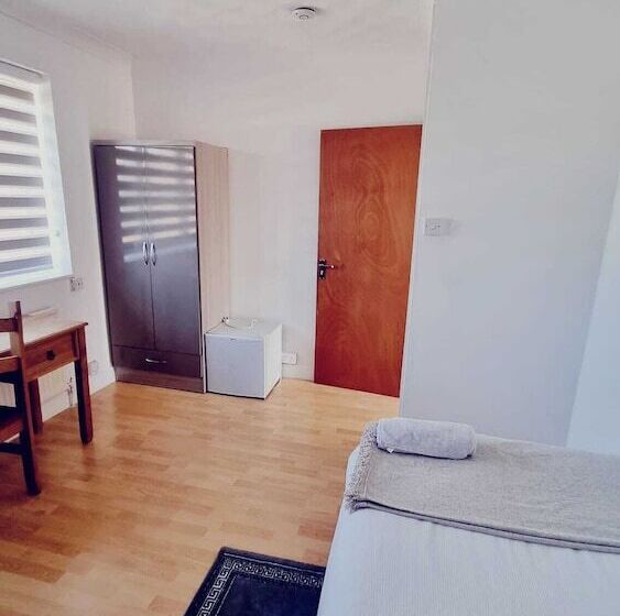 اقامتگاه Spacious Luxurious Serviced Accommodation