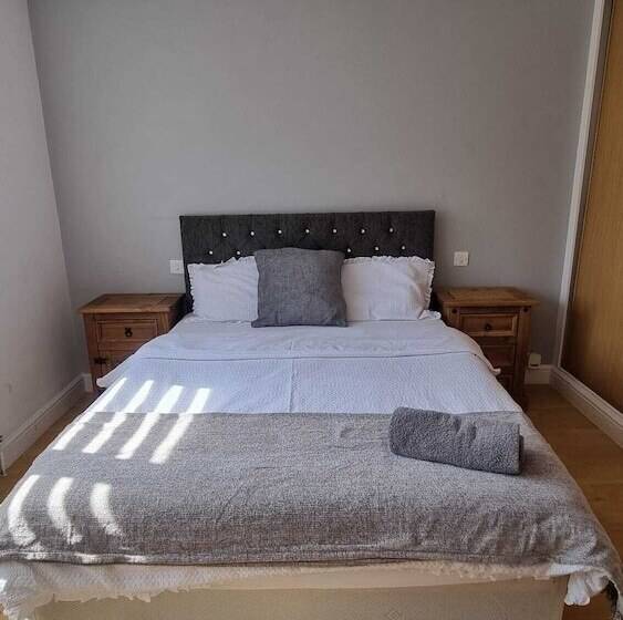 اقامتگاه Spacious Luxurious Serviced Accommodation