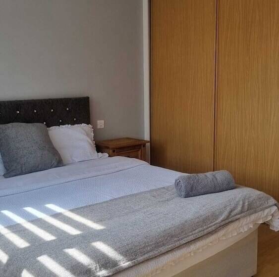 اقامتگاه Spacious Luxurious Serviced Accommodation