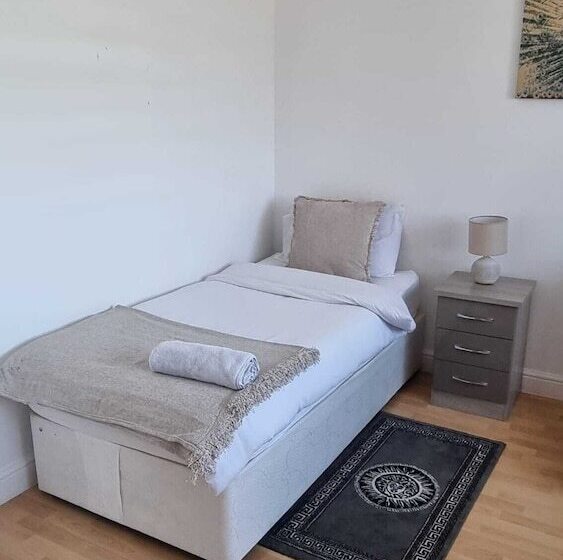 اقامتگاه Spacious Luxurious Serviced Accommodation