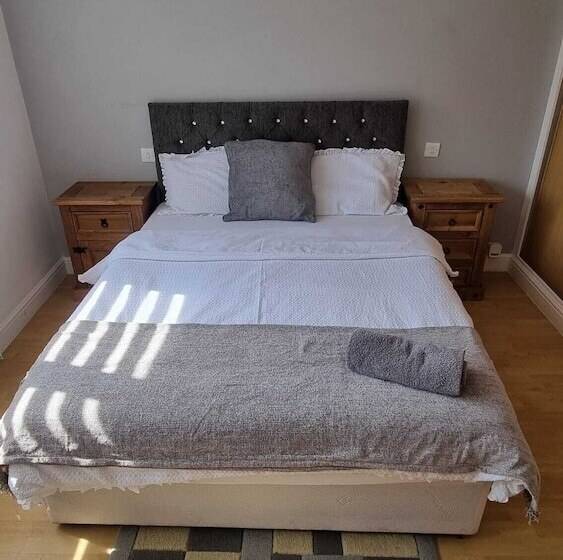 اقامتگاه Spacious Luxurious Serviced Accommodation