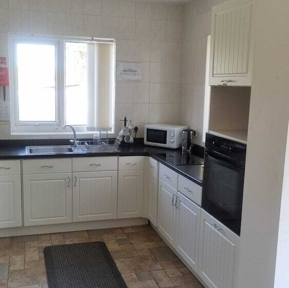 اقامتگاه Spacious Luxurious Serviced Accommodation