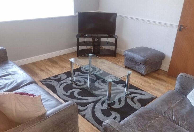 اقامتگاه Spacious Luxurious Serviced Accommodation