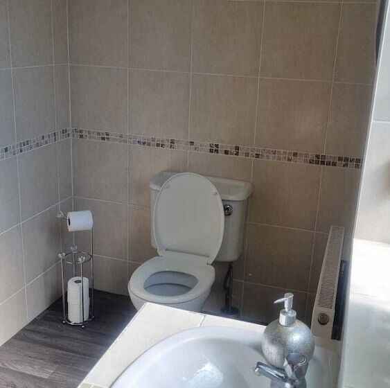 اقامتگاه Spacious Luxurious Serviced Accommodation