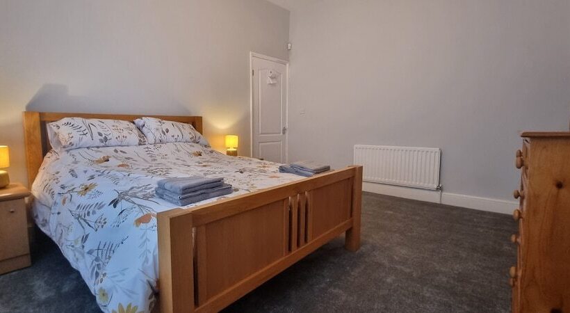 דירת נופש Traditional 3 Bed House On The Historic Headland