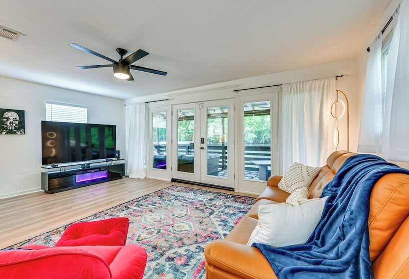 Riverfront Springfield Home W/ Scenic Deck & Dock!