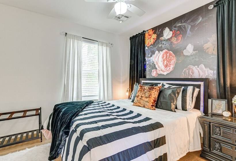 Riverfront Springfield Home W/ Scenic Deck & Dock!