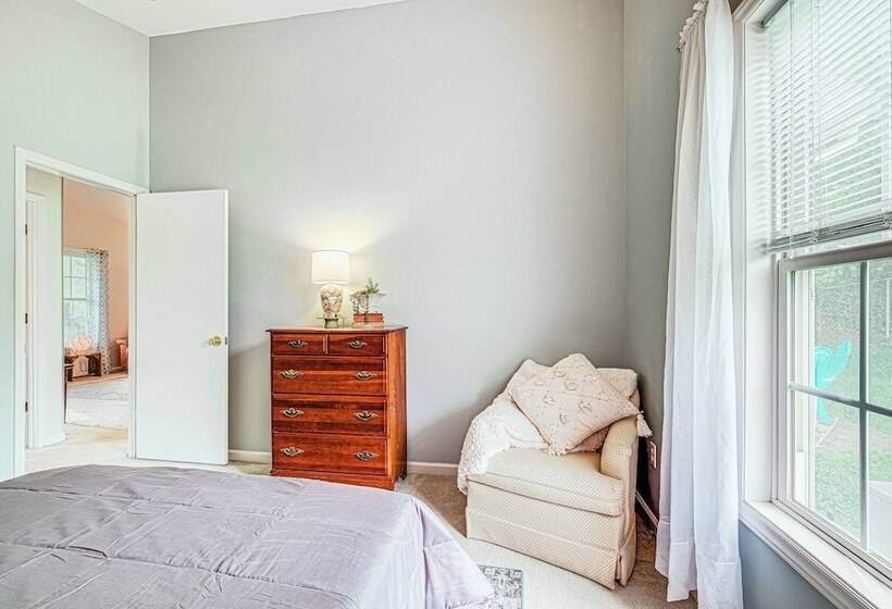 Roanoke Mountain Home: 4 Mi To Blue Ridge Parkway!