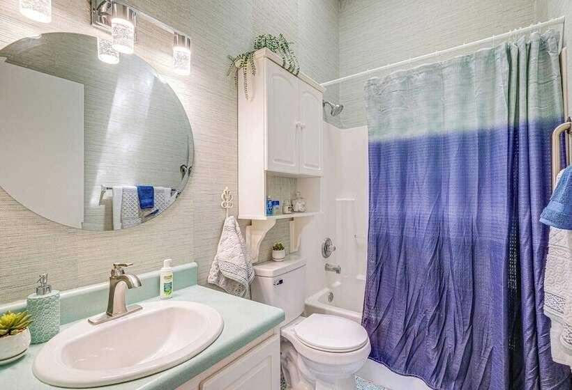 Roanoke Mountain Home: 4 Mi To Blue Ridge Parkway!