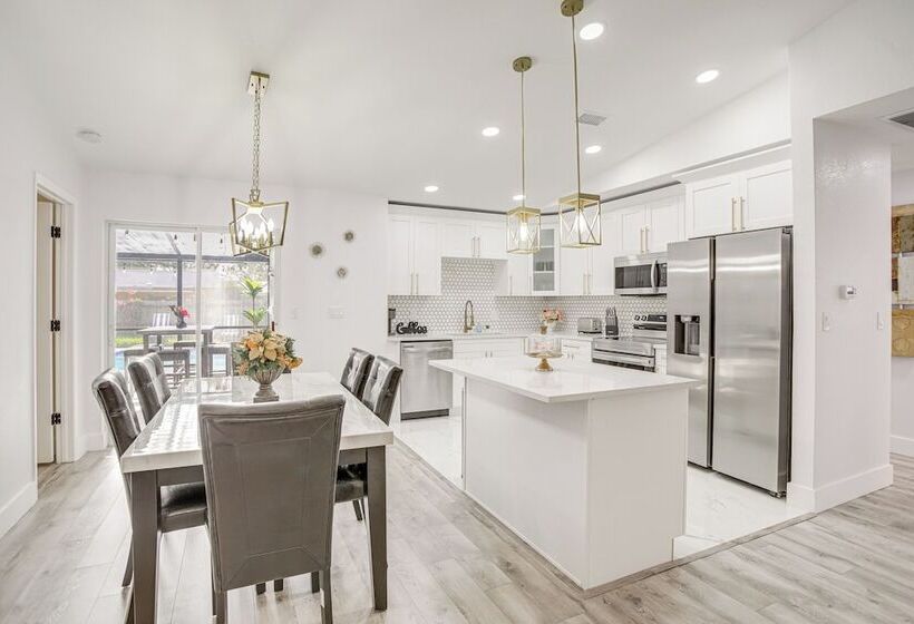 Roomy Largo Home W/ Screened Patio & Private Pool!