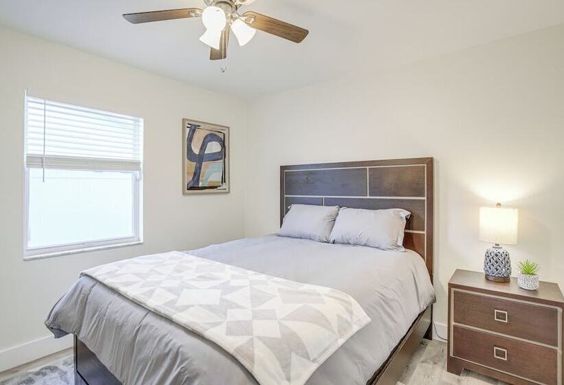 Roomy Largo Home W/ Screened Patio & Private Pool!