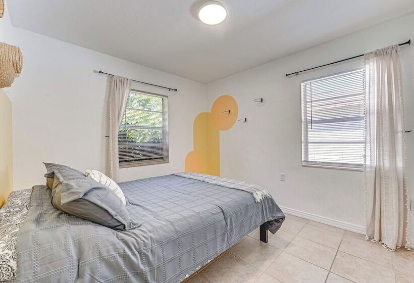 Sarasota Home W/ Patio & Gas Grill: 2 Mi To Beach!