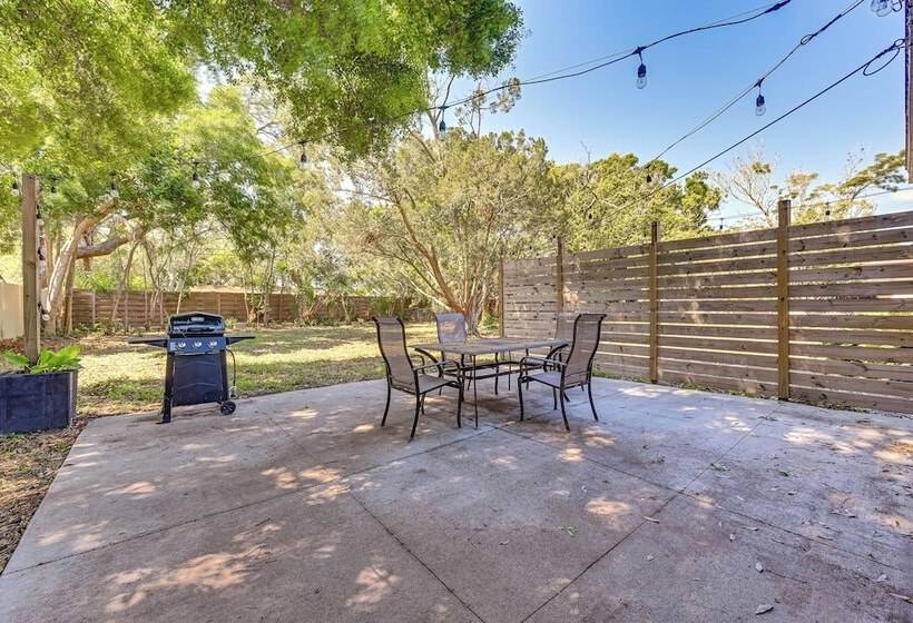 Sarasota Home W/ Patio & Gas Grill: 2 Mi To Beach!