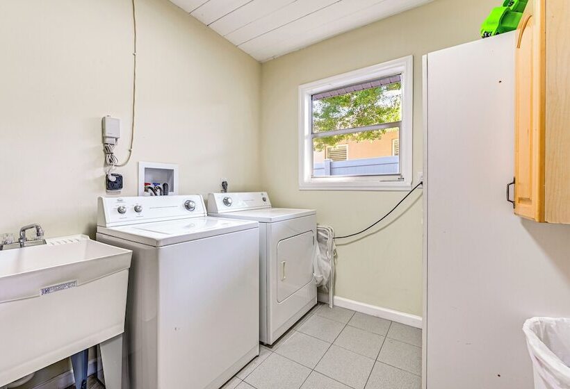 Sarasota Home W/ Patio & Gas Grill: 2 Mi To Beach!