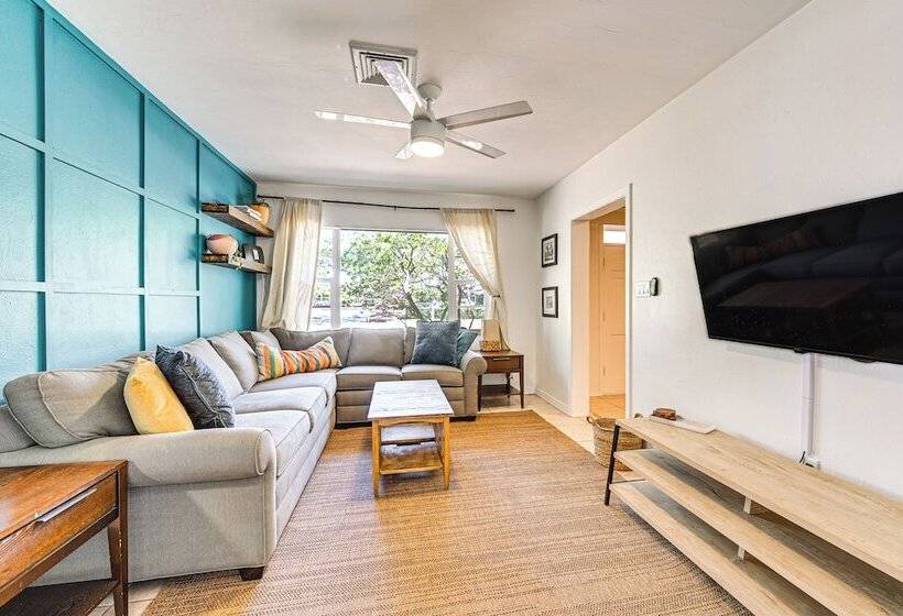 Sarasota Home W/ Patio & Gas Grill: 2 Mi To Beach!