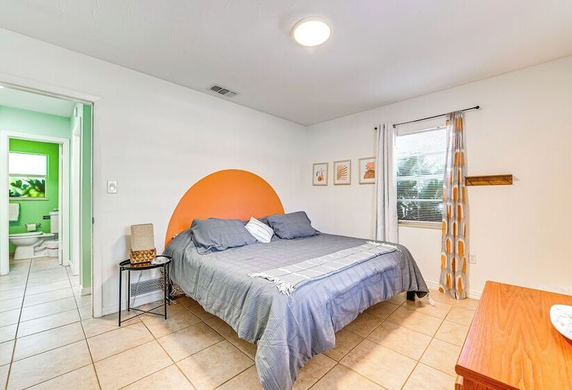 Sarasota Home W/ Patio & Gas Grill: 2 Mi To Beach!