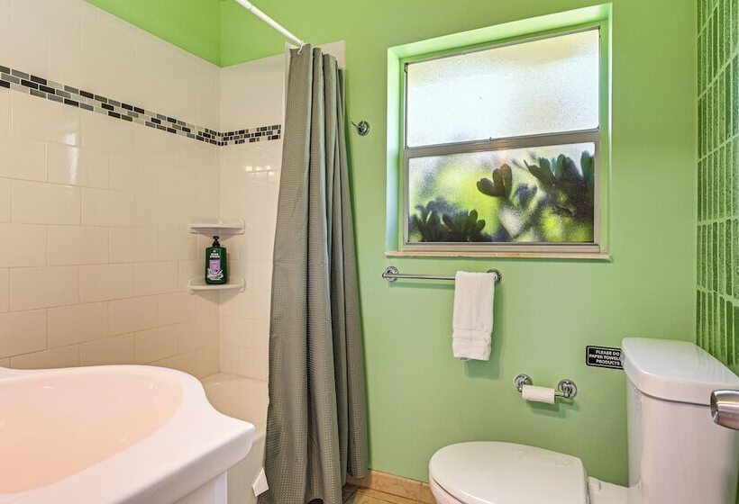 Sarasota Home W/ Patio & Gas Grill: 2 Mi To Beach!