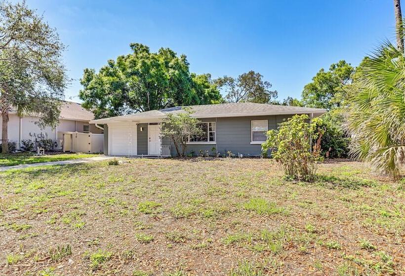 Sarasota Home W/ Patio & Gas Grill: 2 Mi To Beach!