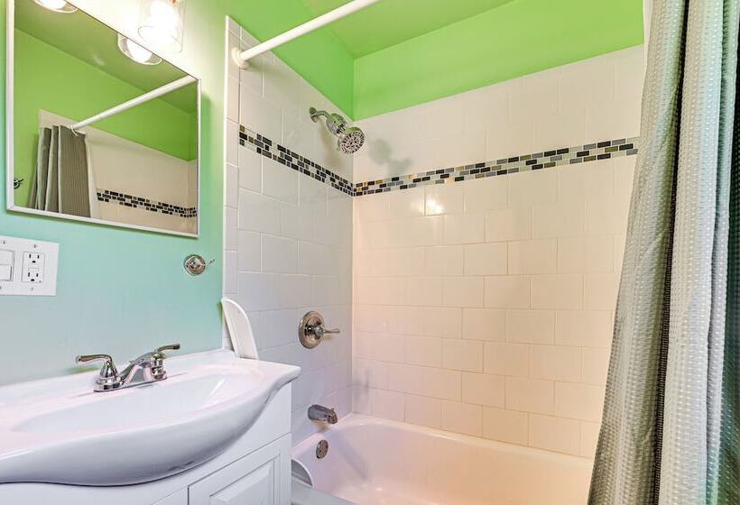 Sarasota Home W/ Patio & Gas Grill: 2 Mi To Beach!