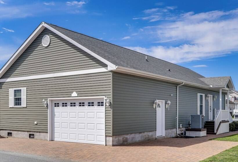 Selbyville Canal Front Home Near Beaches & Shops!