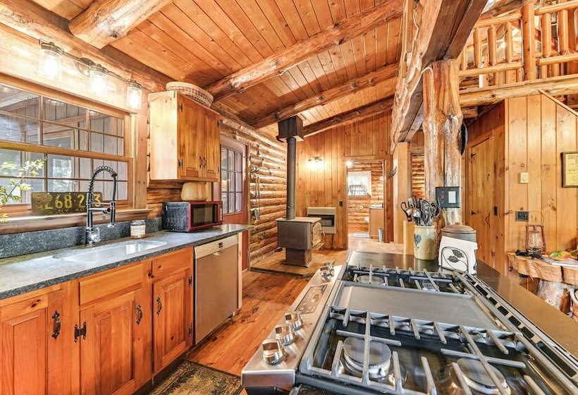 Lake & Beach Access At Lake Luzerne Cabin!