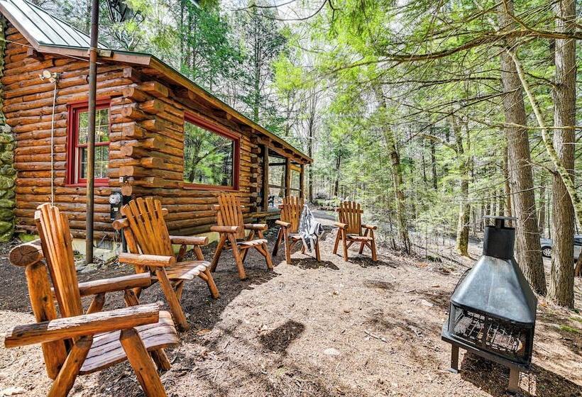Lake & Beach Access At Lake Luzerne Cabin!