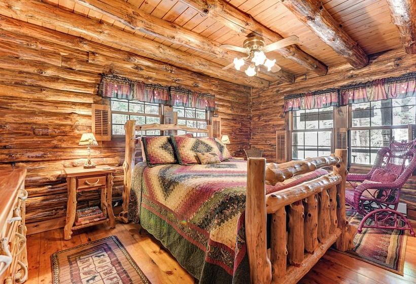 Lake & Beach Access At Lake Luzerne Cabin!