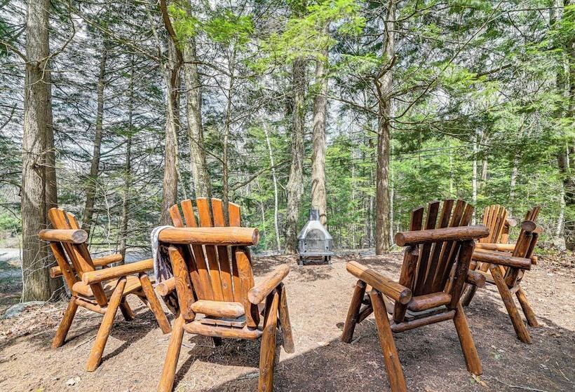 Lake & Beach Access At Lake Luzerne Cabin!