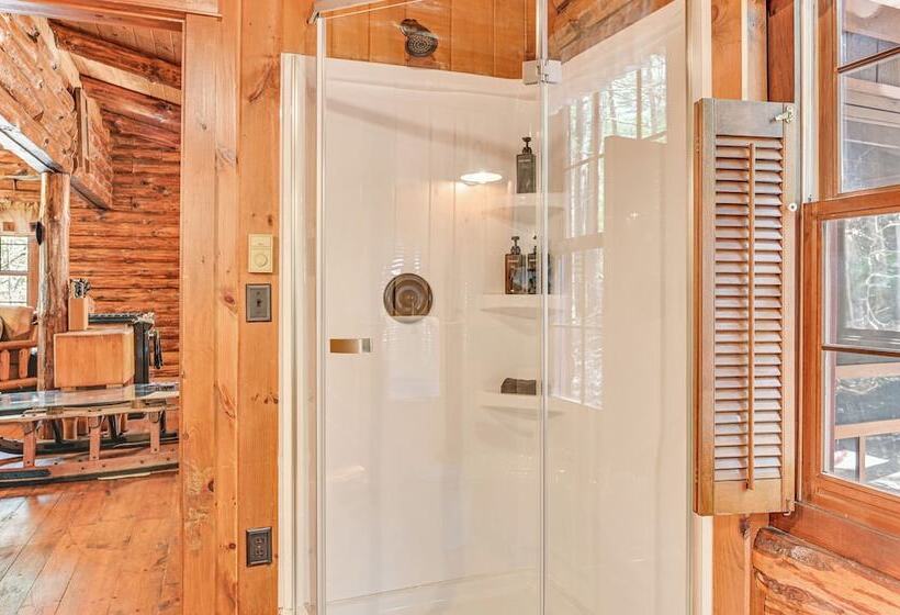 Lake & Beach Access At Lake Luzerne Cabin!