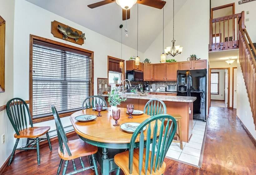 Serene Poconos Cabin W/ Hot Tub & Beach Access!