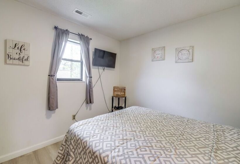 9 Mi To Dollywood: Pet Friendly Smoky Mtn Cabin!